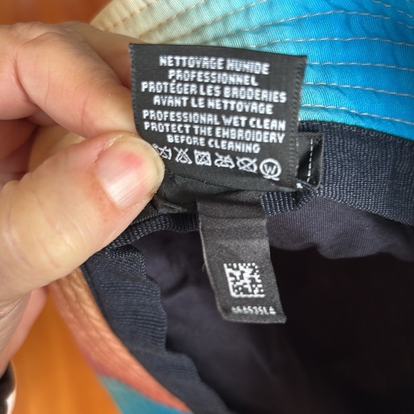 EUC CHANEL multi color viscose bucket hat size medium rhinestone cc logo - Picture 9 of 10